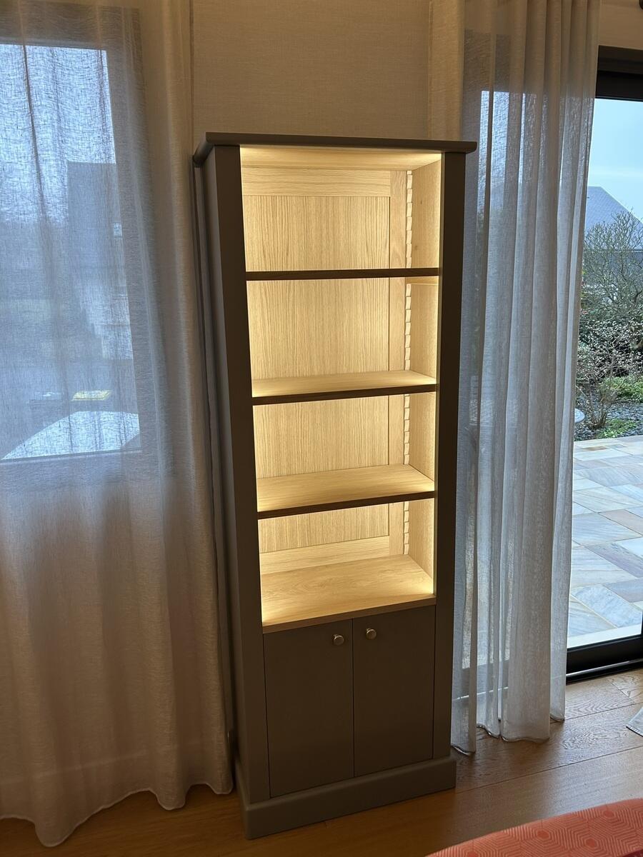 Bibliothèque chêne blanchi et laqué éclairage leds personnalisable