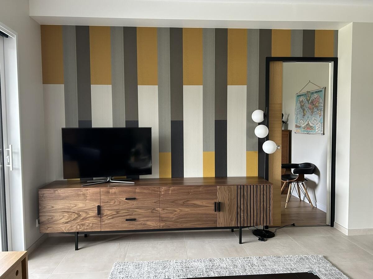 Buffet TV Tempo noyer naturel massif tasseaux pied métal bateau made in Bretagne