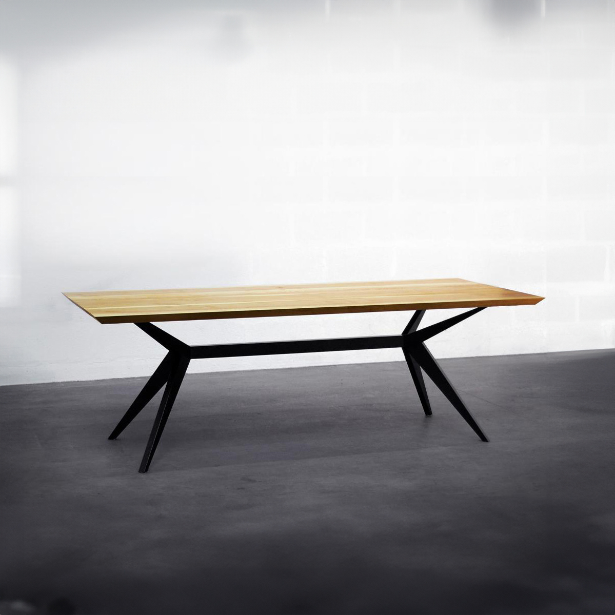 TABLE frêne olivier blanchi modèle star plateau biseauté piétement thermolaqué 1200