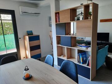 Bibliothèque biface portes coulissantes et chiffonnier chêne blanchi et laqué