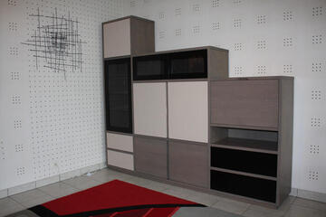51252S Composition murale sur mesure bibliothèque living Collection PERSO en chêne grisé & laqué noir et tourterelle bois massif ambiance client 