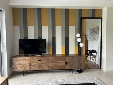 Buffet TV Tempo noyer naturel massif tasseaux pied métal bateau made in Bretagne