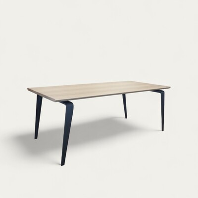 M1702_table chêne blanchi plateau double biseau sur la longueur piétement métal gris sur mesure made in bretagne-Photoroom