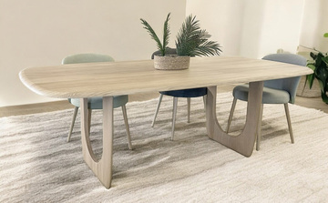 U1838PU_Table ovale chêne blanchi massif dessus et piétement en u arrondis en aile d'avion sur mesure personnalisable fabrication française chaise déhoussable tissu aqua clean vert sauge tilleul et carbone-Photoroom (3)