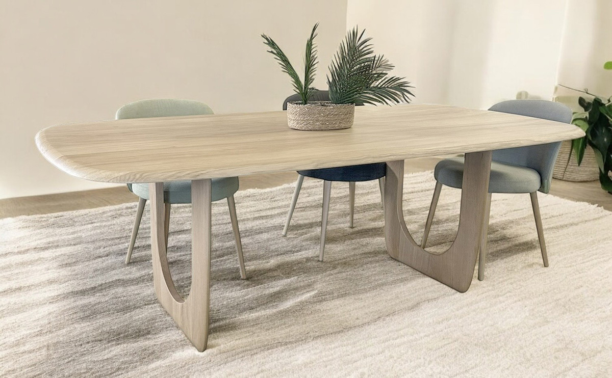U1838PU_Table ovale chêne blanchi massif dessus et piétement en u arrondis en aile d'avion sur mesure personnalisable fabrication française chaise déhoussable tissu aqua clean vert sauge tilleul et carbone-Photoroom (3)